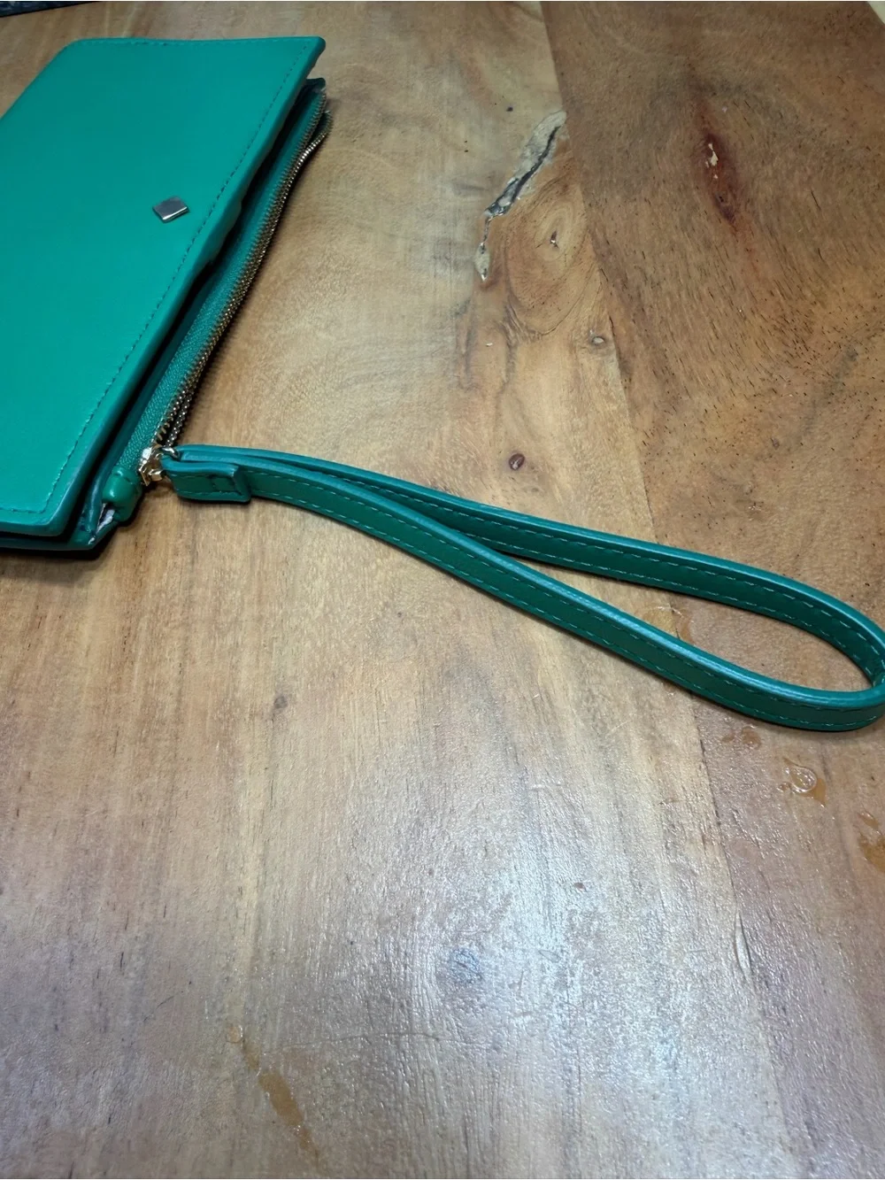 “On 34th” Macy’s Minimalist Kelly Green Zip Around Wristlet Wallet NWOT